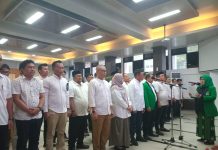 Pengurus MD KAHMI Takalar Resmi Dilantik, Siap Berkontribusi untuk Kemajuan Daerah FOTO: Pengurus Majelis Daerah Korps Alumni Himpunan Mahasiswa Islam (MD KAHMI) Kabupaten Takalar masa bakti 2025–2030 resmi dilantik dalam sebuah prosesi yang berlangsung di Ruang Pola Kantor Bupati Takalar, Senin (15/6/2026).