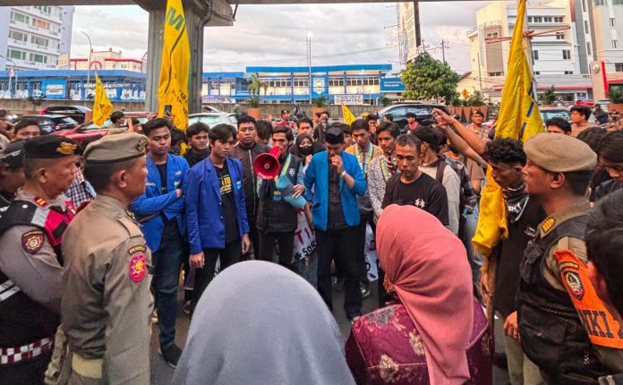 FOTO: Pengurus Cabang Pergerakan Mahasiswa Islam Indonesia (PC PMII) Kota Makassar menggelar aksi bertajuk 