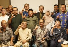 Unhas Pusat Kolaborasi Nasional Konservasi Terumbu Karang Berbasis Sains FOTO: Rektor Unhas, Prof. Dr. Ir. Jamaluddin Jompa, M.Sc., menghadiri Coral Reef Rehabilitation and Sustainability Research Group (CORES) menyelenggarakan Forum Terumbu Karang Indonesia sebagai ruang ilmiah yang mempertemukan pengetahuan, praktik lapangan, dan inovasi dalam pengelolaan ekosistem terumbu karang.