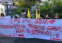 PMII Gowa Gelar Spanduk Bertuliskan Prabowo-Gibran “Kebiri Reformasi” FOTO: Pergerakan Mahasiswa Islam Indonesia (PMII) Cabang Gowa melaksanakan aksi demonstrasi bertajuk "Indonesia Remuk: Prabowo-Gibran Kebiri Reformasi" di sepanjang Jalan Sultan Alauddin, Makassar, Jumat (19/06), Jum'at, 19 Juni 2026. (Ist)