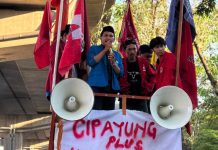 DPRD Sulsel Mangkir, PMII Makassar Galang Gerbong Cipayung Plus Kepung Kantor Dewan FOTO: Pengurus Cabang Pergerakan Mahasiswa Islam Indonesia (PC PMII) Kota Makassar dan Aliansi Cipayung Plus Kota Makassar saat menggelar aksi unjuk rasa di kantor sementara DPRD Sulawesi Selatan di Jalan AP Pettarani. Jumat (19/6/2026). (Ist)
