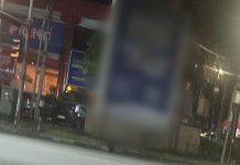 Marak Penertiban PKL, LP2D Desak Wali Kota Makassar Tertibkan Juga Pengusaha Reklame FOTO: Salah satu papan reklame di bilangan Jl. Ratulangi Makassar.