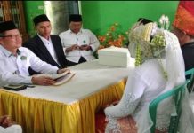 Pemilihan Imam Kelurahan Tamamaung Diduga Cacat Prosedur FOTO: Ilustrasi salah satu Imam Kelurahan menikahkan warga. (Ist)