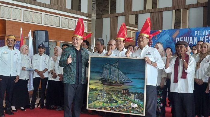 FOTO: Wali Kota Makassar pengurus Dewan Kesenian Makassar (DKM) periode 2026-2031 di Phinisi Point Mall, Sabtu, 27 Juni 2026. (Istimewa)