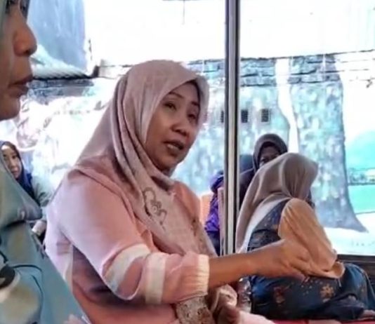 Jual Beli Jabatan Kepsek di Makassar, Kabid GTK Tersudut di APH, LASKAR Sulsel: Jangan Mati Konyol, Sebut Nama Saja!!! FOTO: Salah satu guru mengungkap dugaan setoran fee calon kepal sekolah di Dinas Pendidikan Kota Makassar.