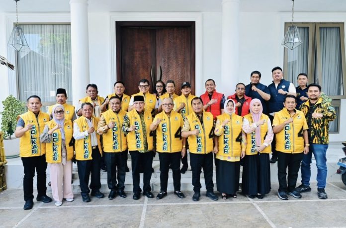FOTO: Para Ketua DPD II Golkar Sulsel dan Organisasi di bawa naungan partai golkar. (Ist) FOTO: Para Ketua DPD II Golkar Sulsel dan Organisasi di bawa naungan partai golkar. (Ist)