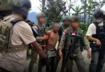 Satgas Operasi Damai Cartenz Ciduk Algojo KKB Intan Jaya FOTO: Satgas Operasi Damai Cartenz saat mengamankan dedengkot Kelompok Kriminal Bersenjata (KKB) berinisial PP berhasil diringkus tanpa perlawanan berarti di Kampung Bajemba, Distrik Sugapa, Kabupaten Intan Jaya, Papua Tengah, pada Kamis (25/6) sekitar pukul 14.00 WIT. (Dok Humas Satgas Operasi Damai Cartenz)