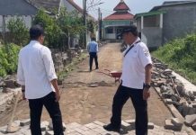 LASKAR Desak APH Awasi Pokmas Rp76, 5 Miliar dari Tekanan Eks Timses Wali Kota Makassar FOTO: Ilustrasi pengerjaan pavingblok yang bersumber dari kegiatan Pokmas. (Ist)