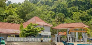 Bos Abu Tour Ikut dalam Rombongan Narapidana Dikirim ke Pulau Nusakambangan FOTO: Pelabuhan penyeberangan Lapas Pulau Nusakambangan, Kabupaten Cilacap, Jawa Tengah, (Sumber gambar : https://www.indonesia.travel)