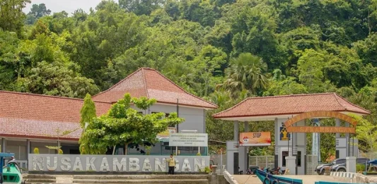 Bos Abu Tour Ikut dalam Rombongan Narapidana Dikirim ke Pulau Nusakambangan FOTO: Pelabuhan penyeberangan Lapas Pulau Nusakambangan, Kabupaten Cilacap, Jawa Tengah, (Sumber gambar : https://www.indonesia.travel)