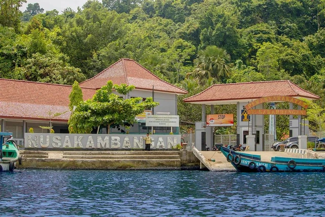 FOTO: Pelabuhan penyeberangan Lapas Pulau Nusakambangan, Kabupaten Cilacap, Jawa Tengah, (Sumber gambar : https://www.indonesia.travel) FOTO: Pelabuhan penyeberangan Lapas Pulau Nusakambangan, Kabupaten Cilacap, Jawa Tengah, (Sumber gambar : https://www.indonesia.travel)
