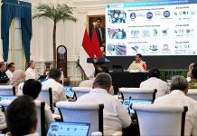 Presiden Prabowo Gelar Ratas Bahas MBG, KDKM dan KNMP FOTO: Presiden Prabowo Subianto memimpin Rapat Terbatas (Ratas) bersama jajaran Kabinet Merah Putih, pimpinan lembaga negara, Panglima TNI, serta para Direktur Utama BUMN strategis di Istana Merdeka, Jakarta, pada Rabu sore, 15 Juli 2026. (Dok Seskab)
