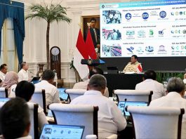 Presiden Prabowo Gelar Ratas Bahas MBG, KDKM dan KNMP FOTO: Presiden Prabowo Subianto memimpin Rapat Terbatas (Ratas) bersama jajaran Kabinet Merah Putih, pimpinan lembaga negara, Panglima TNI, serta para Direktur Utama BUMN strategis di Istana Merdeka, Jakarta, pada Rabu sore, 15 Juli 2026. (Dok Seskab)