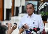Pemerintah Resmi Terima Pengunduran Diri Perry Warjiyo, Destry Damayanti Jalankan Tugas Gubernur BI Sementara FOTO: Menteri Sekretaris Negara (Mensesneg) Prasetyo Hadi saat memberikan keterangan pers. (Sumber: BPMI Setpres)
