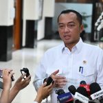 Pemerintah Resmi Terima Pengunduran Diri Perry Warjiyo, Destry Damayanti Jalankan Tugas Gubernur BI Sementara FOTO: Menteri Sekretaris Negara (Mensesneg) Prasetyo Hadi saat memberikan keterangan pers. (Sumber: BPMI Setpres)