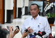 Pemerintah Resmi Terima Pengunduran Diri Perry Warjiyo, Destry Damayanti Jalankan Tugas Gubernur BI Sementara FOTO: Menteri Sekretaris Negara (Mensesneg) Prasetyo Hadi saat memberikan keterangan pers. (Sumber: BPMI Setpres)