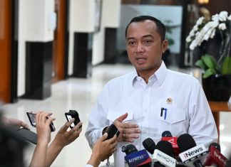 Pemerintah Resmi Terima Pengunduran Diri Perry Warjiyo, Destry Damayanti Jalankan Tugas Gubernur BI Sementara FOTO: Menteri Sekretaris Negara (Mensesneg) Prasetyo Hadi saat memberikan keterangan pers. (Sumber: BPMI Setpres)