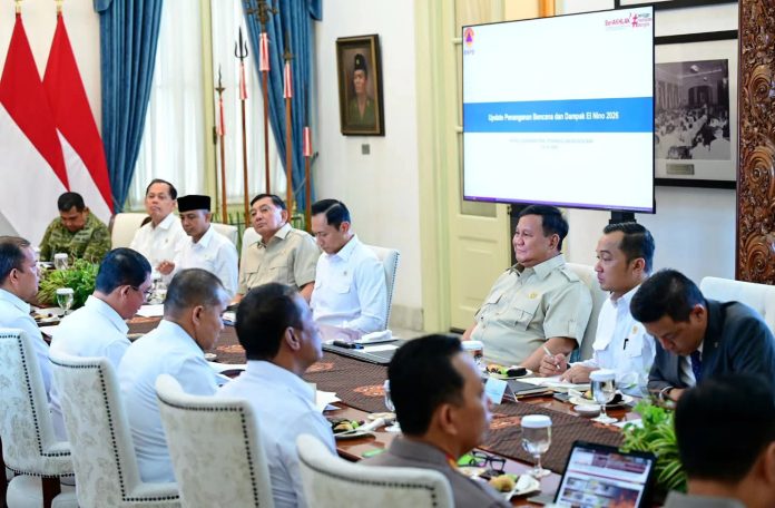 FOTO: Presiden Prabowo Subianto memimpin rapat terbatas (Ratas) bersama sejumlah anggota Kabinet Merah Putih di Istana Merdeka, Jakarta, pada Selasa, 28 Juli 2026. (Seskab)