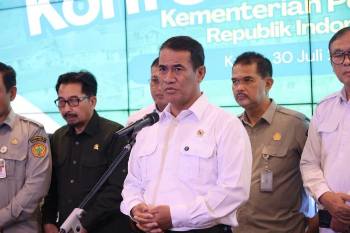 FOTO: Menteri Pertanian (Mentan) Andi Amran Sulaiman saat memberikan keterangan pers. (Kementan dok) FOTO: Menteri Pertanian (Mentan) Andi Amran Sulaiman saat memberikan keterangan pers. (Kementan dok)