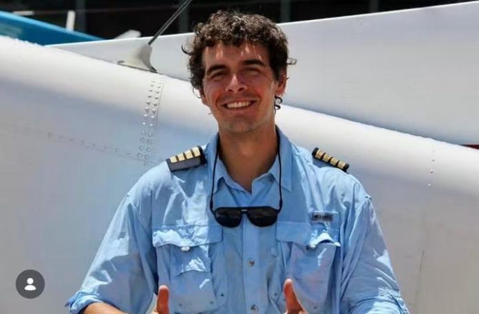 FOTO: Nichloas F Goselin, Pilot AMA. (Dok via Akun Facebook Detinus Sani)