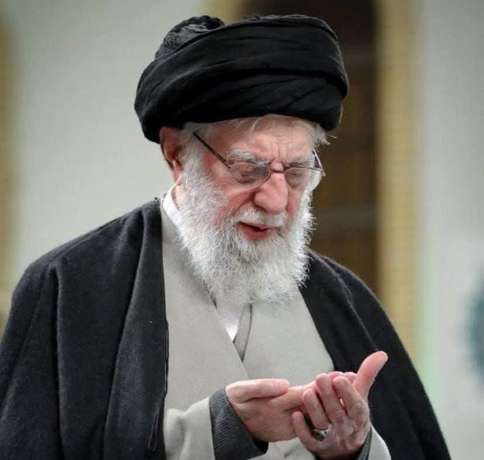 FOTO: Pemimpin Tertinggi Iran, Mendiang Ayatollah Ali Khamenei. (Dok via Facebook) FOTO: Pemimpin Tertinggi Iran, Mendiang Ayatollah Ali Khamenei. (Dok via Facebook)