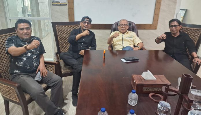 FOTO: Dari kiri Syamsul Bahri Majjaga, Ketua Umum BARAK 145, Illank Radjab, S.H., Ilham Arief Sirajuddin (IAS) dan Ian Anarki.