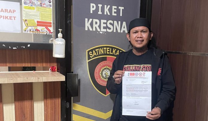 FOTO: Salah satu perwakilan Ormas saat menyampaikan surat penyampaian surat penyampaian aksi unjuk rasa pada Sabtu 11 Juli 2026 di Mapolrestabes Makassar. (Ist)