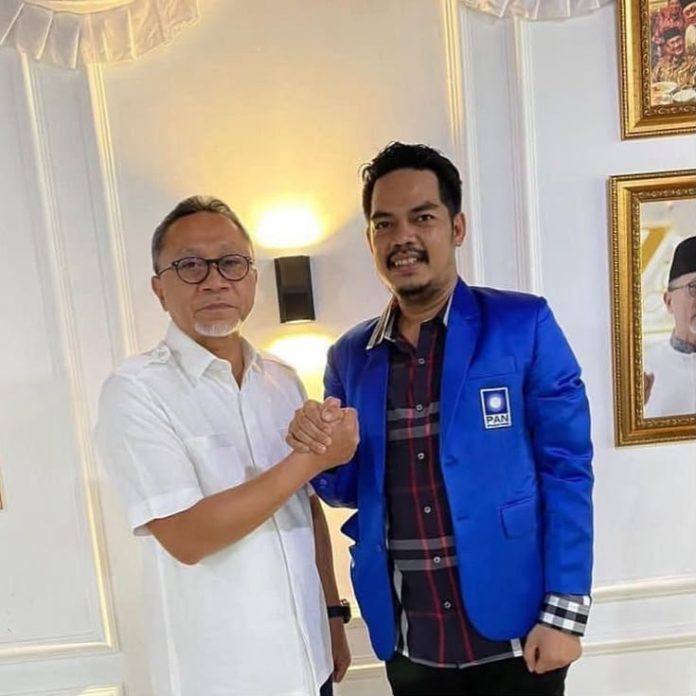 Ket Foto: Jabal Nur Politisi PAN Sulsel saat bersama Ketua Umum PAN Zulkifli Hasan (Ist)* Ket Foto: Jabal Nur Politisi PAN Sulsel saat bersama Ketua Umum PAN Zulkifli Hasan (Ist)*