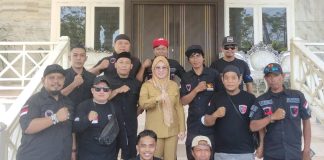 Laskar Garuda Indonesia Bersatu Apresiasi Langkah Tegas Bupati Gowa di Sidang Pansus Hak Angket FOTO: Ketua Umum Laskar Garuda Indonesia Bersatu, Muh. Mukram bersama pengurus saat mendampingi Bupati Gowa.