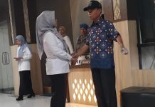 Mantan Pimpinan DPRD Makassar Busrah Abdullah: Pansus DPRD Gowa Keluar Jalur dan Melampaui Tupoksi Ket Foto: HM Busrah Abdullah saat berbincang dengan Bupati Gowa Husniah Tarenrang (Ist)*