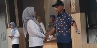 Mantan Pimpinan DPRD Makassar Busrah Abdullah: Pansus DPRD Gowa Keluar Jalur dan Melampaui Tupoksi Ket Foto: HM Busrah Abdullah saat berbincang dengan Bupati Gowa Husniah TarenrangĀ (Ist)*