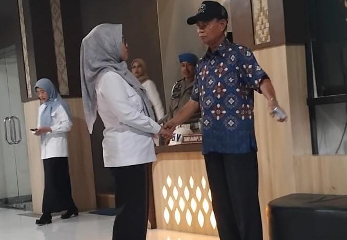 Ket Foto: HM Busrah Abdullah saat berbincang dengan Bupati Gowa Husniah Tarenrang (Ist)* Ket Foto: HM Busrah Abdullah saat berbincang dengan Bupati Gowa Husniah Tarenrang (Ist)*