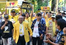 BARAK 145; Politik Bukan sekadar soal Kompetisi, Tetapi Tentang Menjaga Kepercayaan FOTO: Panglima BARAK 145, Illank Radjab, S.H. saat mendampingi Ilham Arif Sirajuddin (IAS) mengembalikan formulir pendaftaran sebagai bakal calon Ketua DPD I Partai Golkar Sulawesi Selatan. Jumat (17/7/2026) . (Ist)