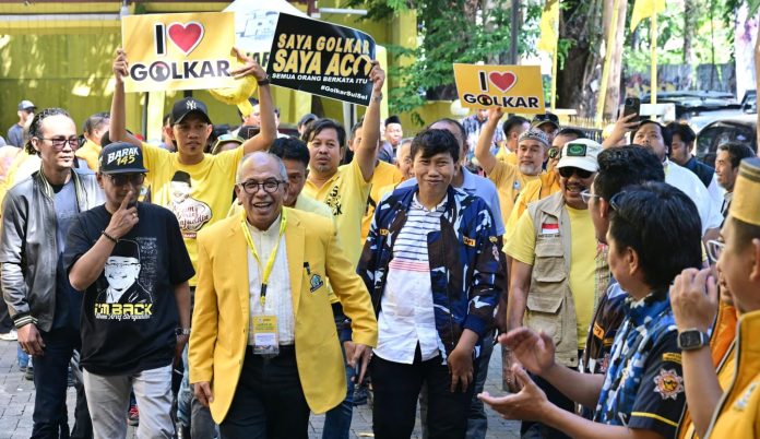 FOTO: Panglima BARAK 145, Illank Radjab, S.H. saat mendampingi Ilham Arif Sirajuddin (IAS) mengembalikan formulir pendaftaran sebagai bakal calon Ketua DPD I Partai Golkar Sulawesi Selatan. Jumat (17/7/2026) . (Ist) FOTO: Panglima BARAK 145, Illank Radjab, S.H. saat mendampingi Ilham Arif Sirajuddin (IAS) mengembalikan formulir pendaftaran sebagai bakal calon Ketua DPD I Partai Golkar Sulawesi Selatan. Jumat (17/7/2026) . (Ist)