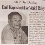 Ayah Putri Dakka Pernah Tercatat Sebagai Anggota Fraksi ABRI di DPRD Lutra FOTO: Lembaran koran dari Palopo Pos, Terbitan Selasa 17 Juli 2001, Nampak seorang anggota Polri AKP Drs Dakka. (Sumber dokumen dari akun Facebook Putri Dakka)