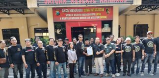Syair Lagu ‘Gak Papa’ Dinilai Rusak Moral Bangsa, Dua Penyanyi Dilaporkan YLBH SKR ke Mapolres Mojokerto Img 20260718 Wa0009