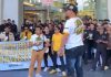 Ketum Golkar Bahlil Lahadalia Tiba di Lokasi Musda, Ratusan Simpatisan BARAK 145 Sambut dengan Seruan Persatuan FOTO: Ketua Umum Partai Golkar, Bahlil Lahadalia, tiba di lokasi pelaksanaan Musyawarah Daerah (Musda) DPD I Partai Golkar Sulawesi Selatan di Hotel Claro, Makassar. Kedatangannya disambut antusias oleh ratusan simpatisan BARAK 145 yang telah memadati kawasan depan hotel sejak pagi. Sabtu (18/7/2026)