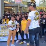 Ketum Golkar Bahlil Lahadalia Tiba di Lokasi Musda, Ratusan Simpatisan BARAK 145 Sambut dengan Seruan Persatuan FOTO: Ketua Umum Partai Golkar, Bahlil Lahadalia, tiba di lokasi pelaksanaan Musyawarah Daerah (Musda) DPD I Partai Golkar Sulawesi Selatan di Hotel Claro, Makassar. Kedatangannya disambut antusias oleh ratusan simpatisan BARAK 145 yang telah memadati kawasan depan hotel sejak pagi. Sabtu (18/7/2026)