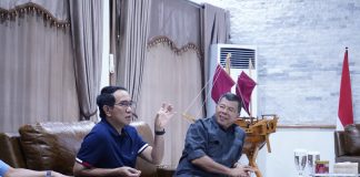 Rektor Unhas dan Bupati Bulukumba Dorong Kolaborasi Riset dan Inovasi untuk Pembangunan Daerah FOTO: Rektor Universitas Hasanuddin, Prof. Dr. Ir. Jamaluddin Jompa, M.Sc., dan Bupati Bulukumba Andi Muchtar Ali Yusuf.