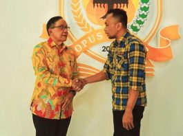 Dinamika Musda XI Golkar Sulsel Dinilai Wajar, Pengamat: Appi Tetap Perlu Jejaring Politik Nasional FOTO: Kanan Fadly Noor dan Akbar Tandjung Mantan Ketua Umum DPP Partai Golkar. (Ist)