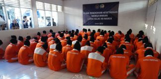39 Narapidana Berisiko Tinggi “Checkout” dari Hotel Prodeo Makassar: Dipindahkan ke Nusakambangan FOTO: Sebanyak 39 narapidana kategori risiko tinggi (high risk) dipindahkan dari Lapas Kelas I Makassar ke sejumlah lembaga pemasyarakatan di Pulau Nusakambangan, Kabupaten Cilacap, Jawa Tengah. (Ist)