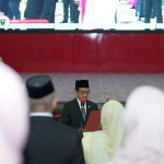 Lantik 122 Pejabat Baru, Rektor Unhas: Perkuat Konsolidasi Menuju Universitas Berkelas Dunia FOTO: Rektor Unhas, Prof. Dr. Ir. Jamaluddin Jompa, M.Sc., saat melantik 122 pejabat berlangsung di Gedung Baruga A.P. Pettarani Unhas, Senin (20/7).