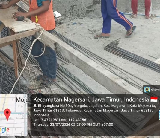 Pekerja CV Dara Karya Mandiri Pakai Sandal, DPUPR Perakim Kota Mojokerto dan CV Global Inovasi Engineering Diduga Lalai Pengawasan K3 Img 20260723 Wa0063