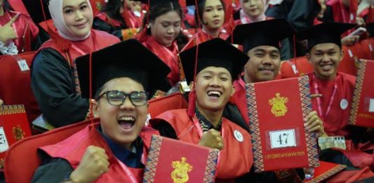 Wisuda Juli 2026, 1.355 Lulusan Baru Unhas Siap Berkontribusi bagi Kemajuan Sains dan Masyarakat FOTO: Wisudawan Universitas Hasanuddin. (Humans Unhas)