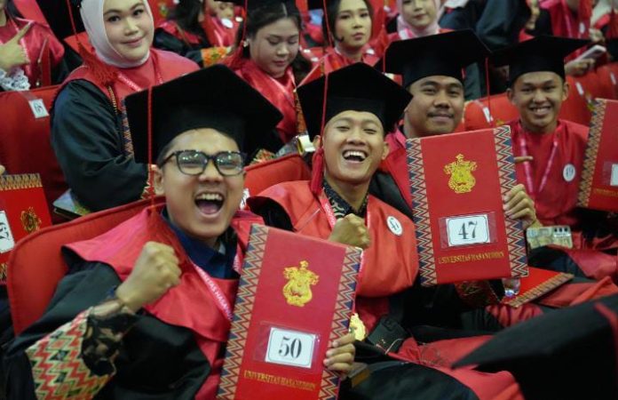 FOTO: Wisudawan Universitas Hasanuddin. (Humans Unhas) 