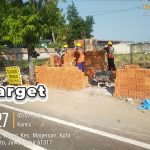 CV Raya Somo Laksanakan Pembangunan Paving dan Gapura Majapahit di Gelora A Yani Mojokerto, Warga Sambut Antusias Img 20260727 Wa0042