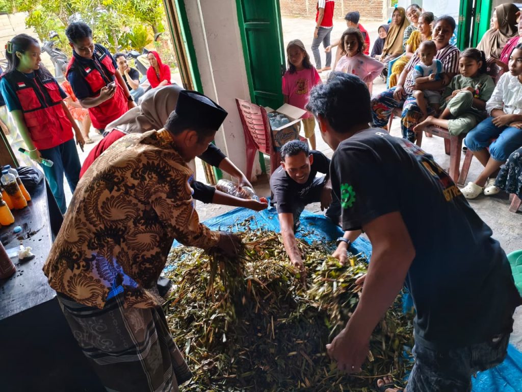 FOTO: Program Kuliah Kerja Nyata Tematik (KKN-T) Gelombang 116 Universitas Hasanuddin, meningkatkan kapasitas masyarakat melalui penerapan ilmu pengetahuan dan teknologi. Pelatihan kegiatan ini dilaksanakan dengan melibatkan masyarakat desa, khususnya ibu rumah tangga, kelompok tani dan peternak, sebagai sasaran utama.
