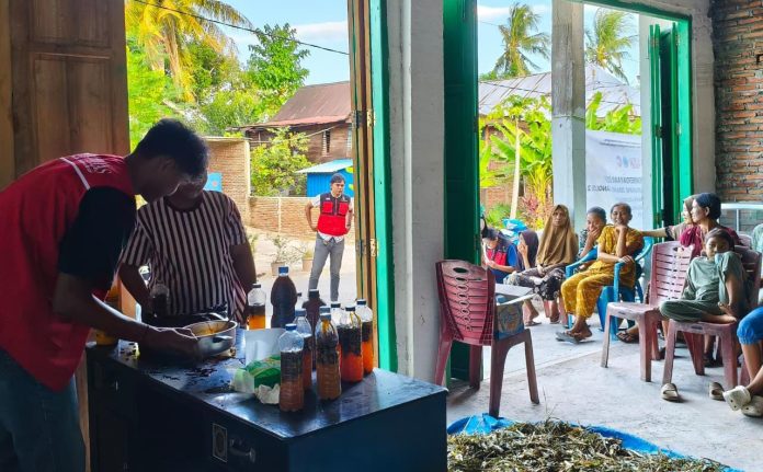 FOTO: Jibran Israfil pada Program Kuliah Kerja Nyata Tematik (KKN-T) Gelombang 116 Universitas Hasanuddin, meningkatkan kapasitas masyarakat melalui penerapan ilmu pengetahuan dan teknologi. Pelatihan kegiatan ini dilaksanakan dengan melibatkan masyarakat desa, khususnya ibu rumah tangga, kelompok tani dan peternak, sebagai sasaran utama.