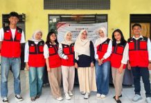 Berdayakan Potensi Lokal, Mahasiswa KKN Luncurkan Rangkaian Program Kerja Tematik di Desa Biangloe Bantaeng FOTO: Kelompok mahasiswa Kuliah Kerja Nyata (KKN) usai melaksanakan seminar program kerja di Desa Biangloe pada Sabtu (11/07/2026).