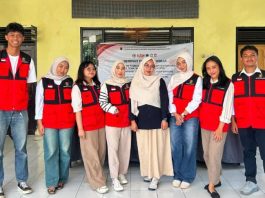 Berdayakan Potensi Lokal, Mahasiswa KKN Luncurkan Rangkaian Program Kerja Tematik di Desa Biangloe Bantaeng FOTO: Kelompok mahasiswa Kuliah Kerja Nyata (KKN) usai melaksanakan seminar program kerja di Desa Biangloe pada Sabtu (11/07/2026).